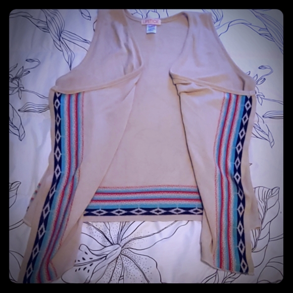 Lipstick Boutique Sweaters - Aztec flowy vest